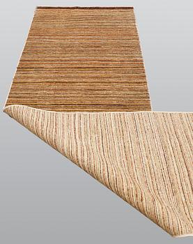 Gallerimatta, orientalisk, ca 288 x 79 cm.