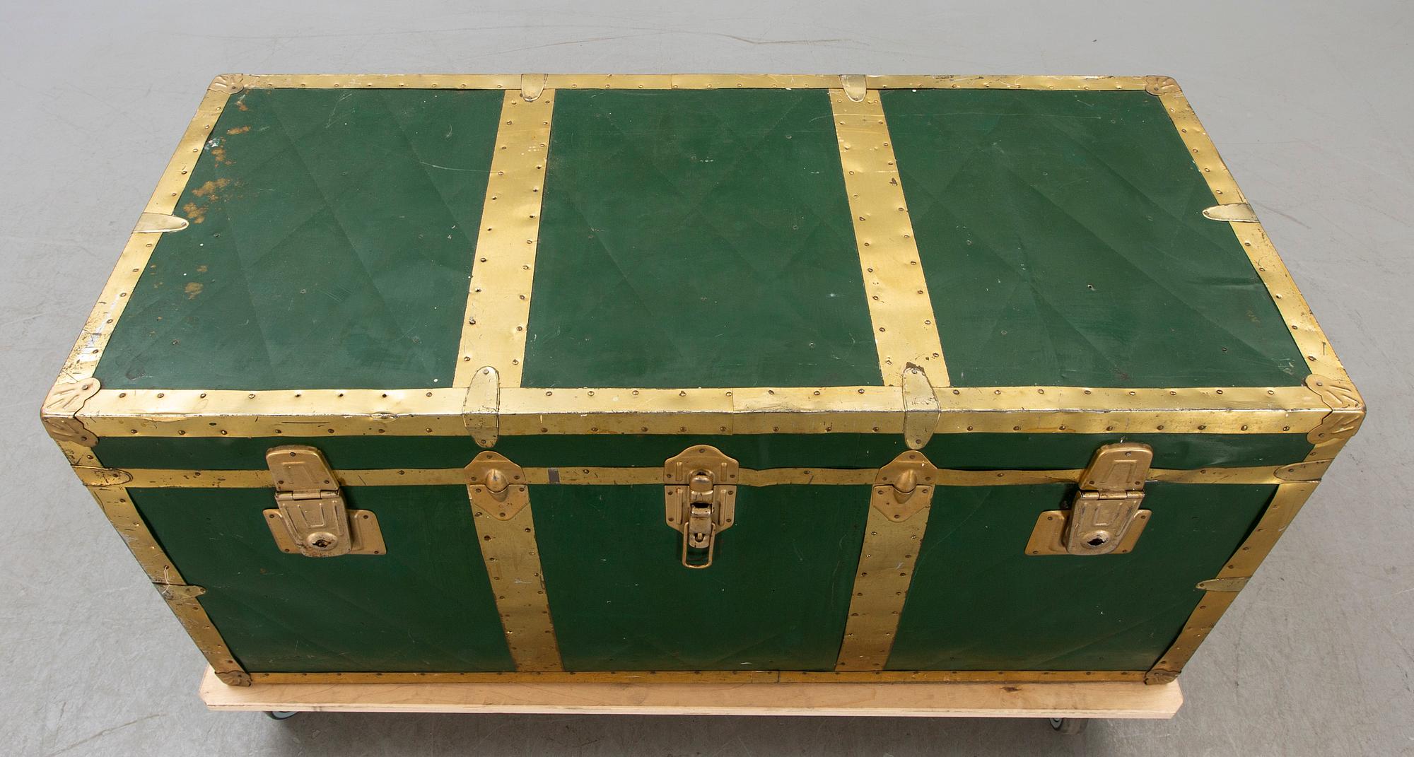 An Italian mid 1900s trunk.