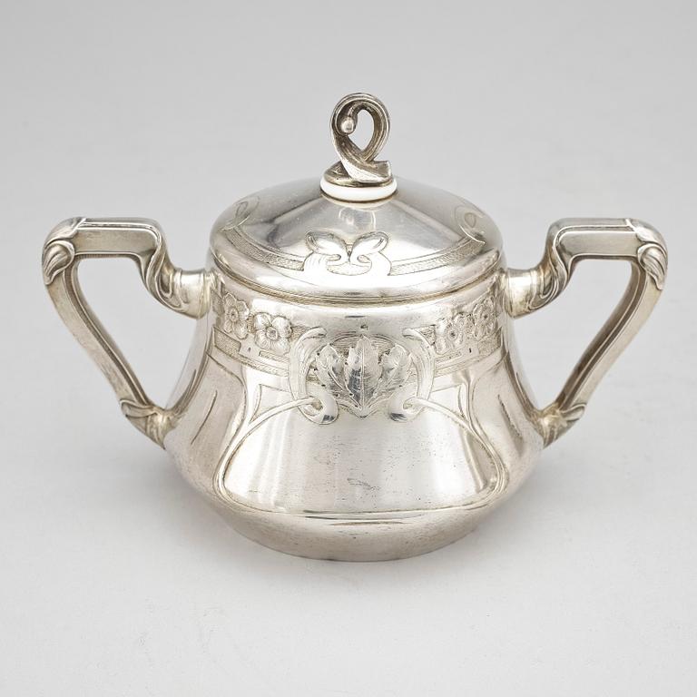 PARTI SERVISDELAR, 3 + 1 delar, silver, bl a CG Hallbergs Guldsmeds AB, Stockholm, 1912. Totalvikt ca 1309 g.