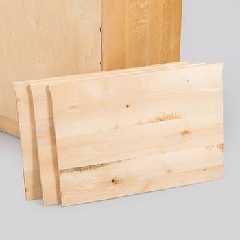 Aino Aalto, kaappi, malli 808 ja vitriini, malli 214 O.Y. Huonekalu- ja Rakennustyötehdas A.B. 1950-luvun alku.