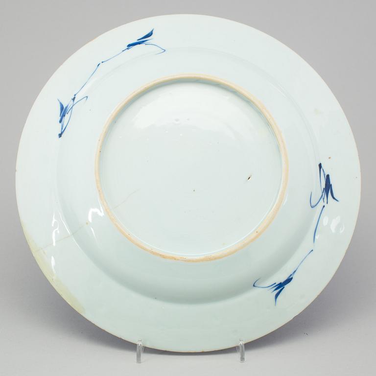 Two Chinese export porcelain dishes, early 18th century.