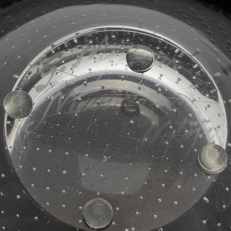 Gunnel Nyman, vaser, 2 st, modell "GN 2" och "GN 4". Signerad G. N. Nuutajärvi Notsjö -51.