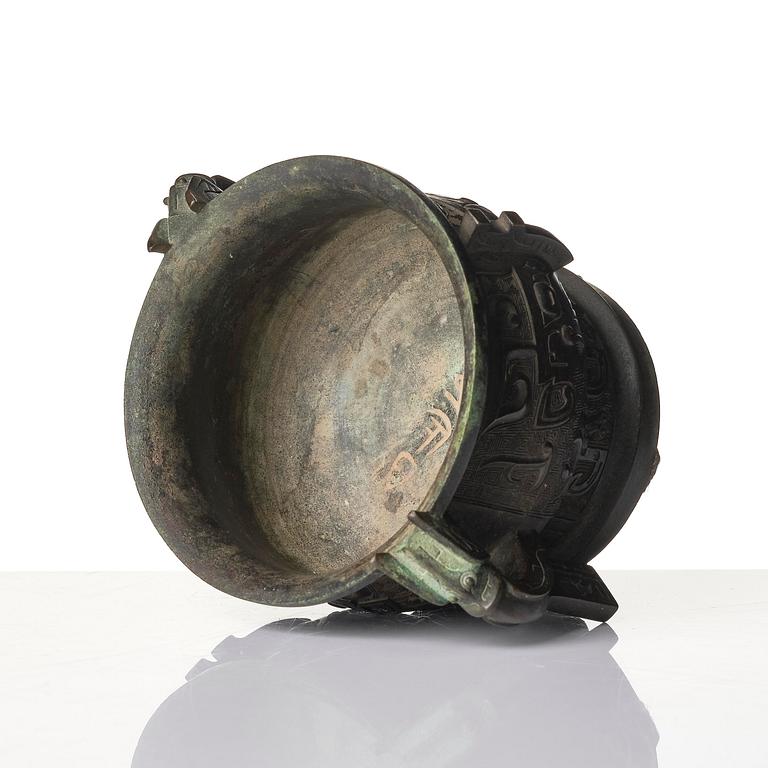 Rökelsekar, brons. Qingdynastin, 1700-/1800-tal.