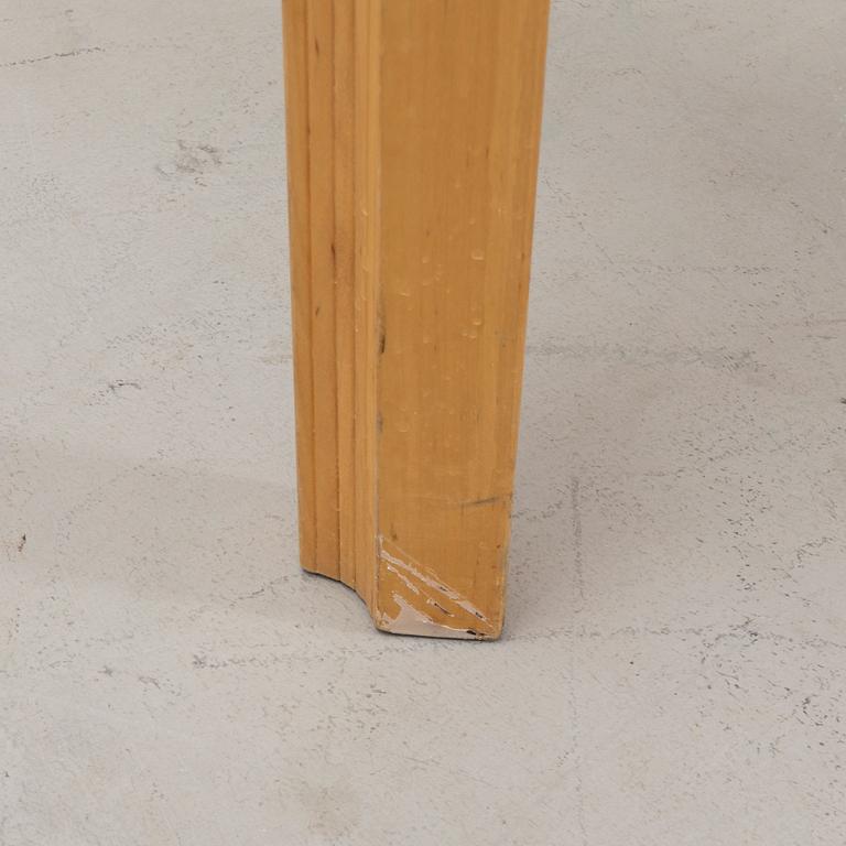 Alvar Aalto, "fan-leg table" coffee table, Artek Finland, latter part of the 20th century.