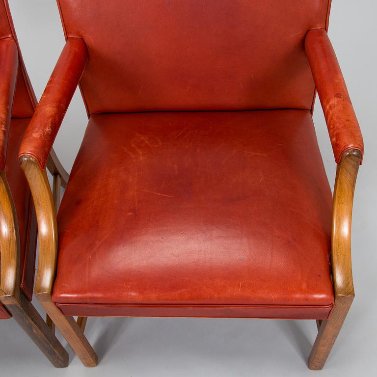 Ole Wanscher, karmstolar, ett par, snickarmästare AJ Iversen, Danmark 1900-talets mitt.