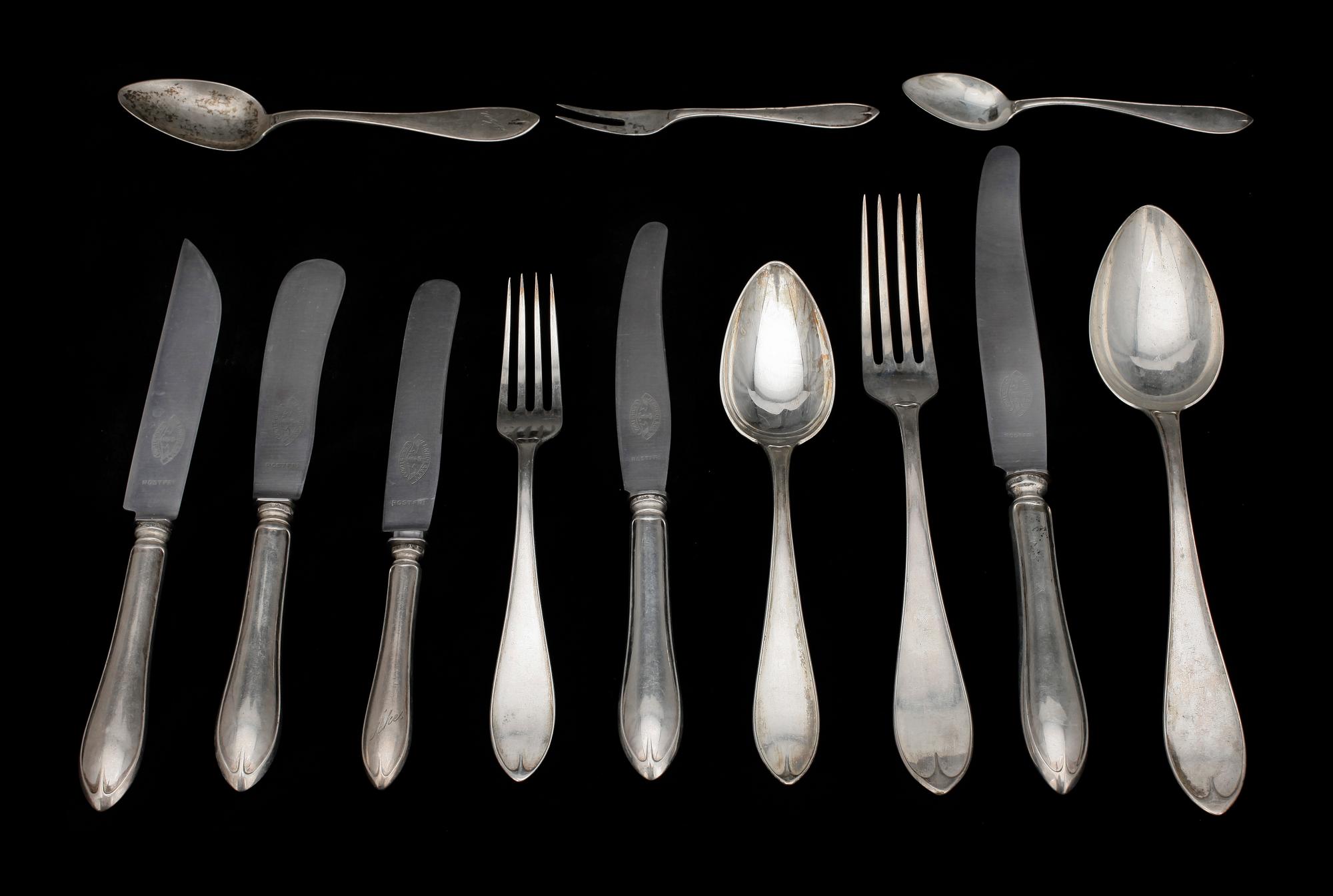 BESTICKSERVIS, 87 delar, silver K G Markströms Guldsmeds AB, Uppsala, 1900-talets första hälft. 4020 g.
