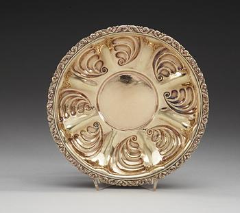 A Russian 19th century parcel-gilt bowl, makers mark of Sven Peter Lindman, S:t Petersburg 1838.