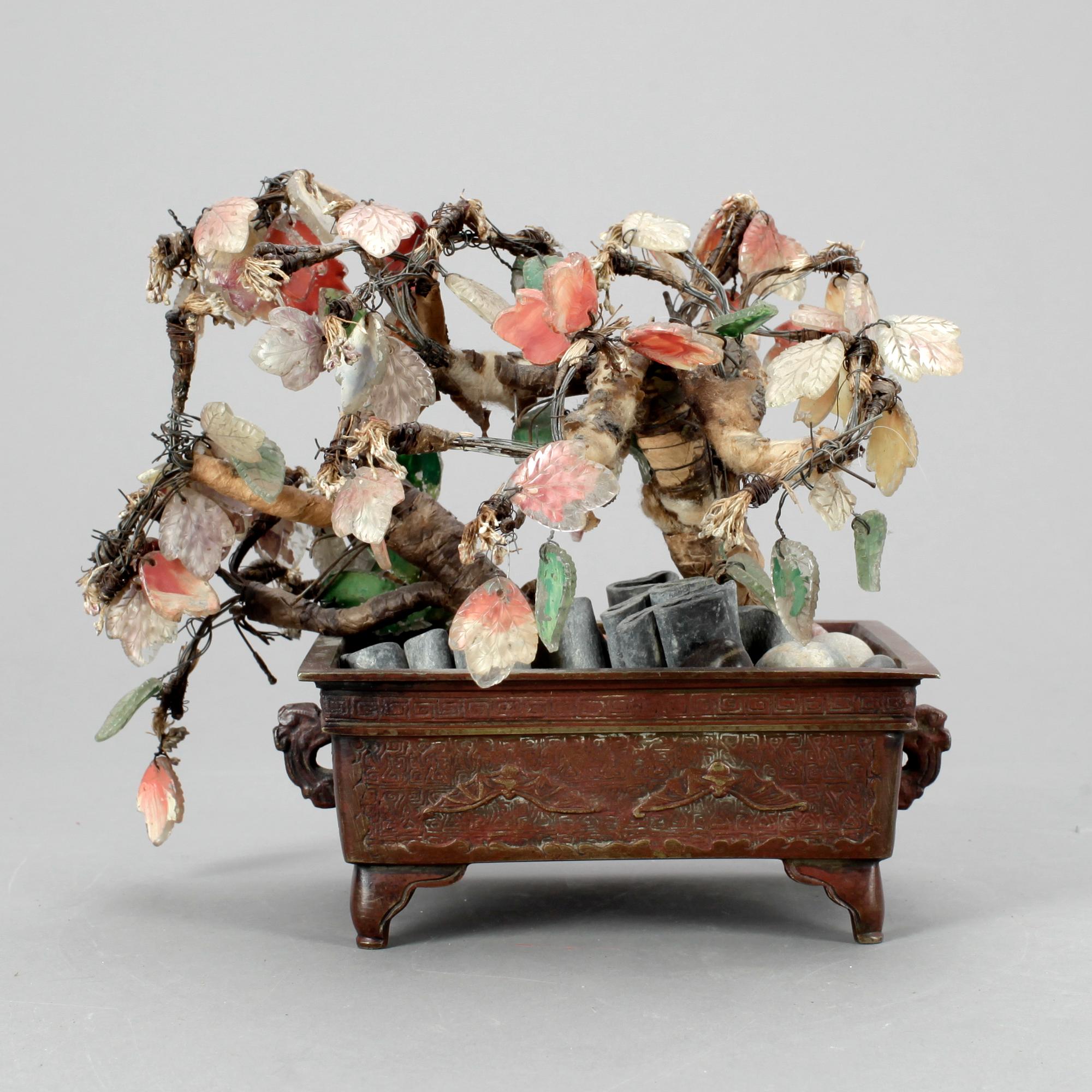 PRYDNADSTRÄD, brons och sten, troligen 1800-tal.