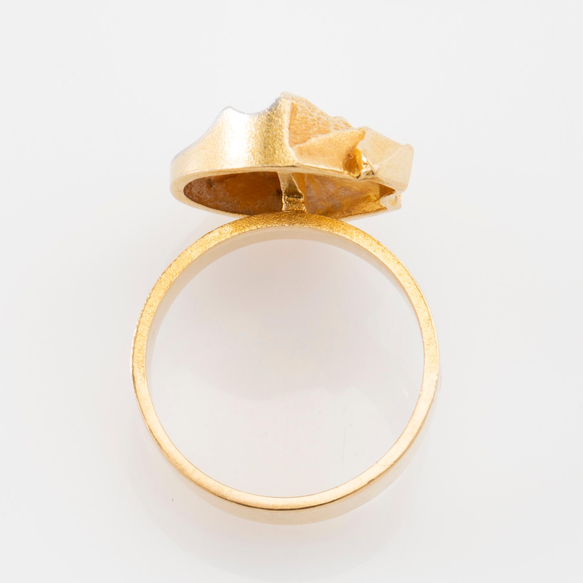 Björn Weckström, Ring "Kaksoisaalto/Double Wave" 18K gold and platinum, Lapponia Finland 2001.