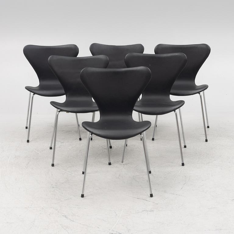 Arne Jacobsen, six 'Series 7' chairs, Fritz Hansen, Denmark, 1967 and later.