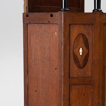 Vitrinskåp, jugend, tidigt 1900-tal.