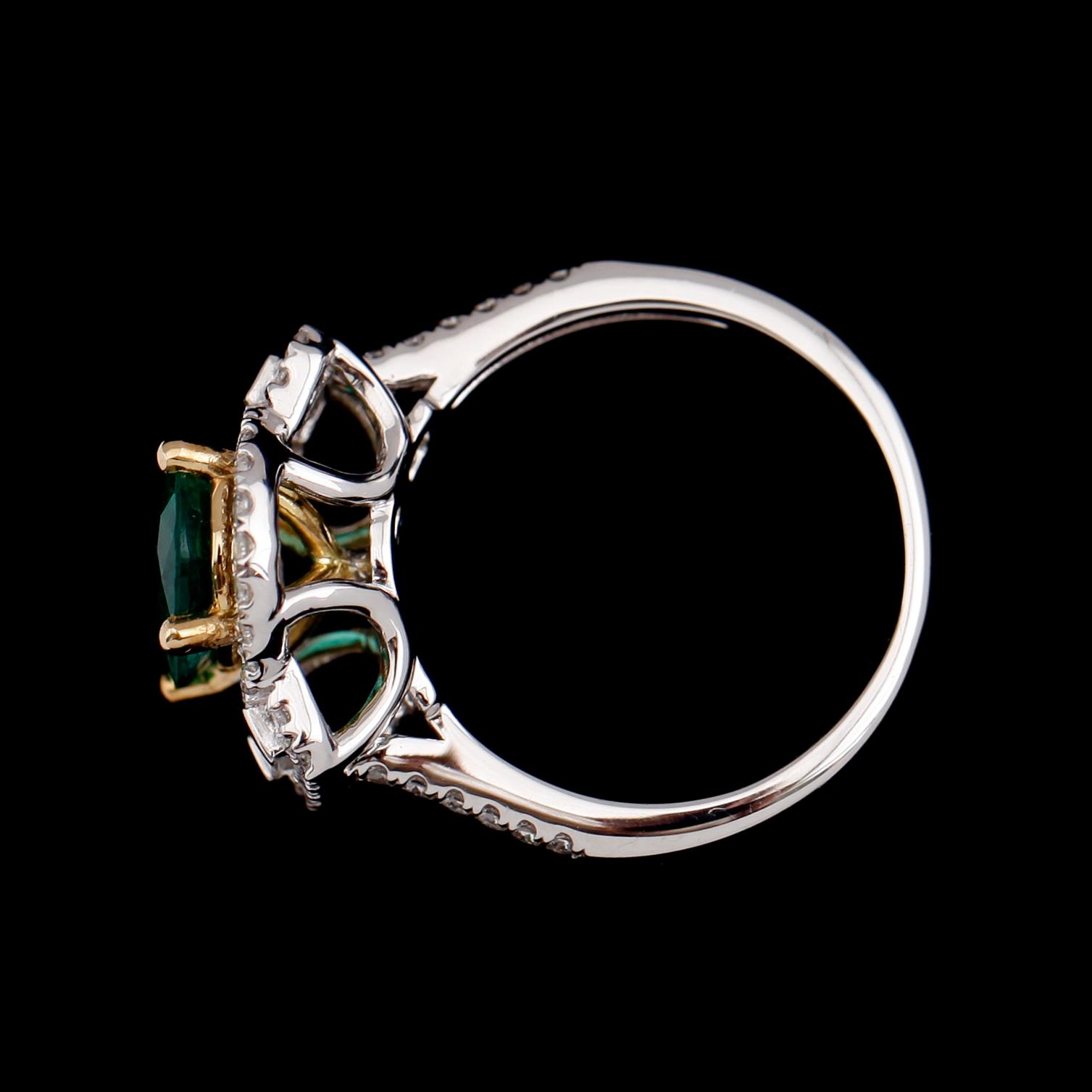 RING, 18 k guld och vitguld, briljantslipade diamanter tot 0.52 ct, smaragd 1.60 ct.
