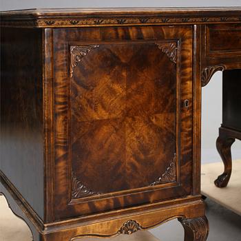 SKRIVBORD, chippendale-stil, omkring 1900-talets mitt.