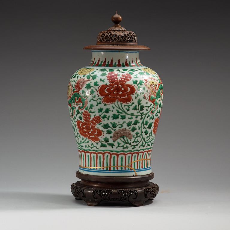 A Transitional wucai jar, 17th Century.