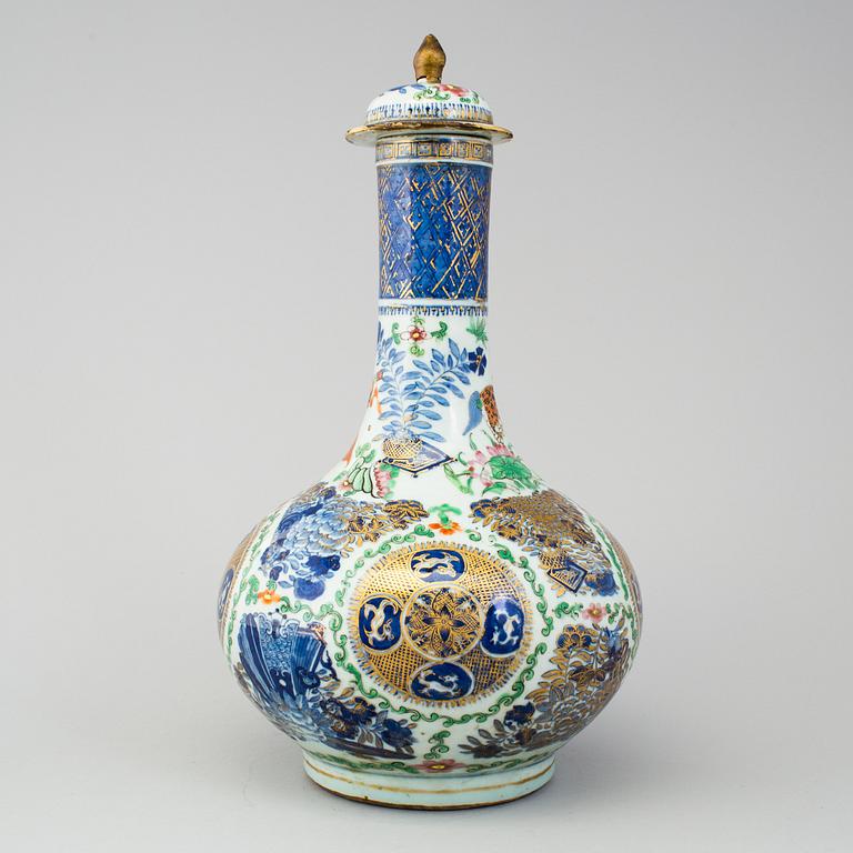 A chinese famille rose medallion and underglazed blue and white vase with cover. Qing dynasty, late 19th century.