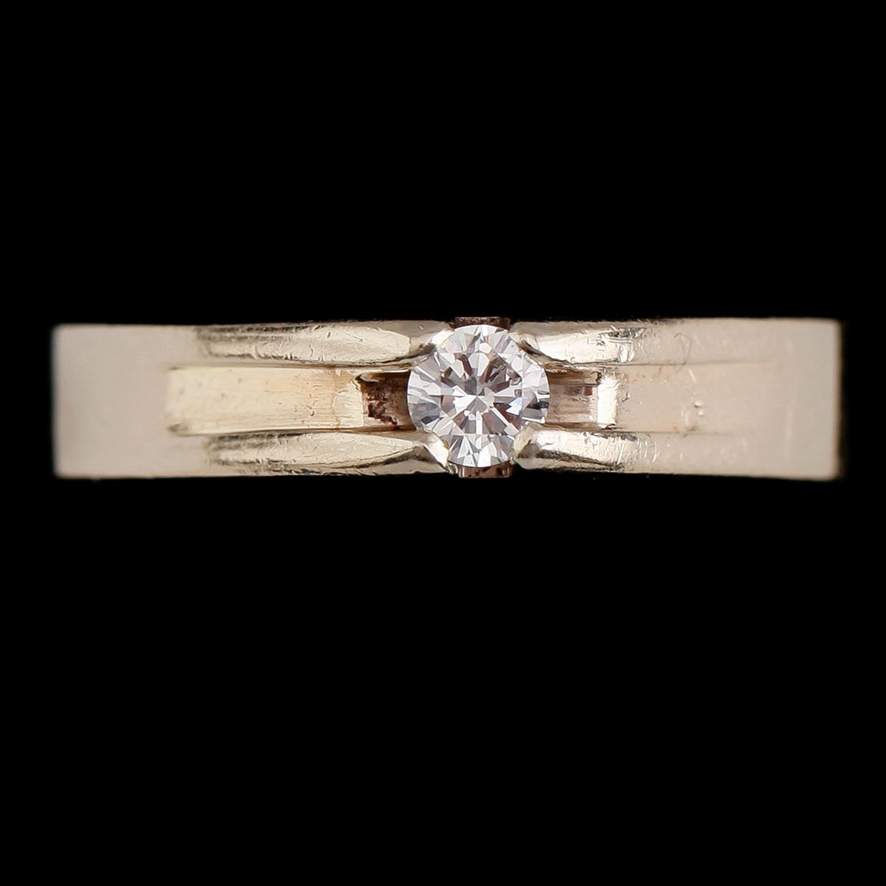 RING, 14 k vitguld, solitär briljantslipad diamant 0.23 ct. Vikt ca 6 gram.