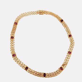 Necklace with x-link 18K gold and cabochon-cut amethysts, Anetoft & Persson Stockholm 1961.