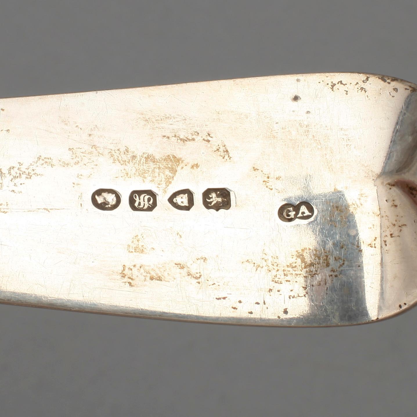 RAGUSKEDAR, 2 st liknande, silver, London 1853. Tot ca 284 gram.