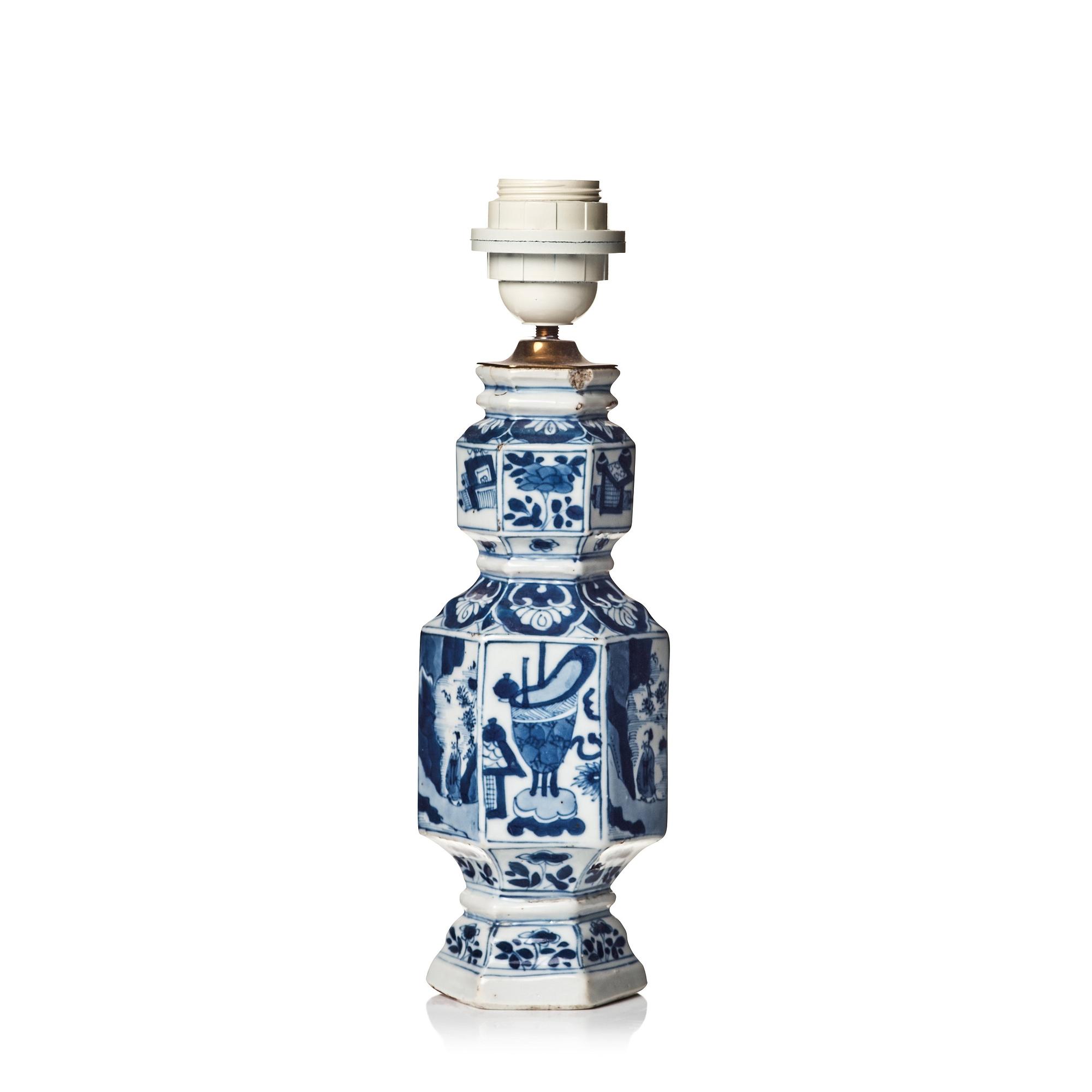 Vas, porslin. Qingdynastin, Kangxi (1662-1722).