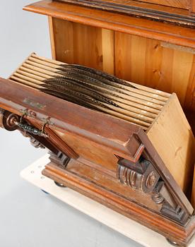 A music cabinet from Symphonion Musikwerke in Leipzig, around the year 1900.