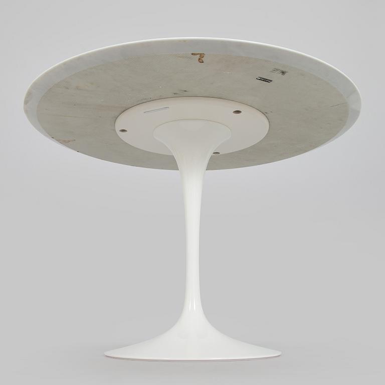 Eero Saarinen, A dining table 'Tulip' Knoll International.