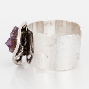 BANGLE, silver with amethyst crystals.