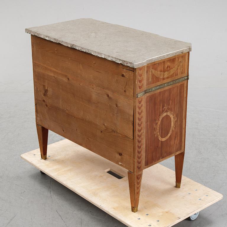 Byrå, gustaviansk stil, 1900-talets början.