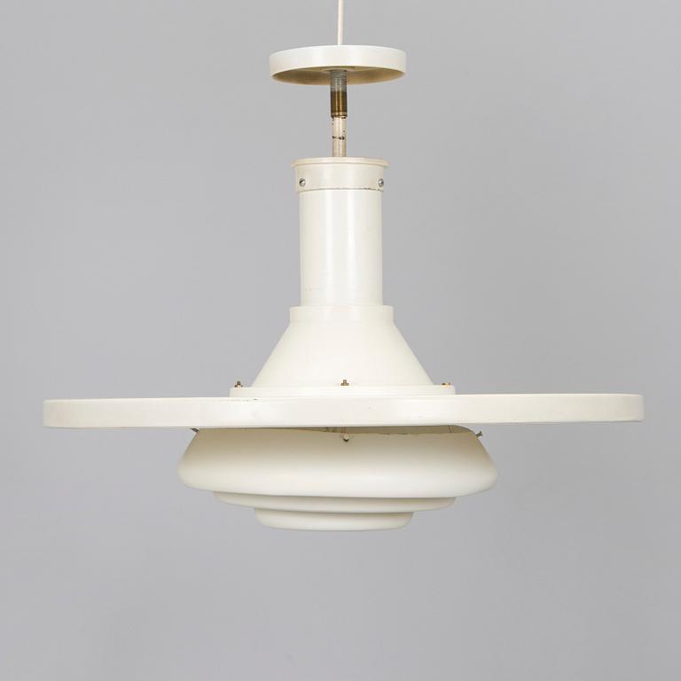 Alvar Aalto, taklampa, modell A 337, "Flygande tefat", Valaistustyö.