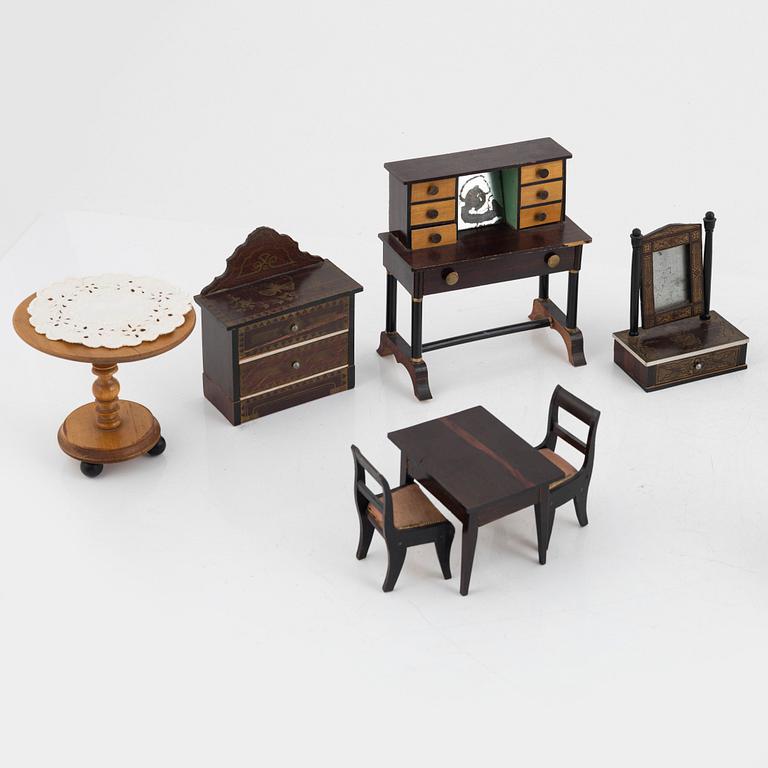 Dollhouse furniture, 16 pieces, including Walterhasen, Germany, and Alexis Westerdahl, Stockholm, 19th/20th century.