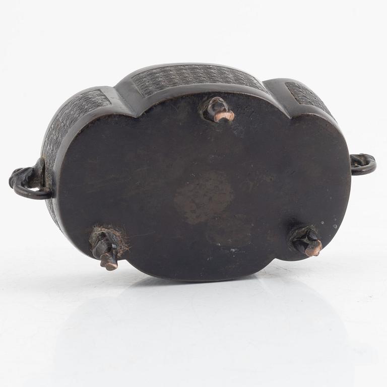 A bronze incense burner, China, Qingdynasty, 19th century.