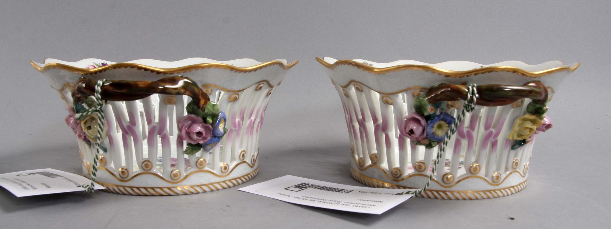 GALLERSKÅLAR, ett par, Juliane Marie-porslin. Royal Copehagen.