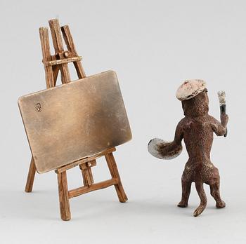 FIGUR med staffli, wienerbrons, märkt B Bergman, Österrike, 1900-talets första hälft.