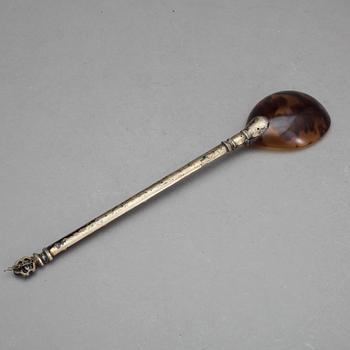 SKED, silver och sköldpadd med inläggningar av rosenstenar, rubiner, turkoser, otydligt stämplad, troligen Mellanöstern.