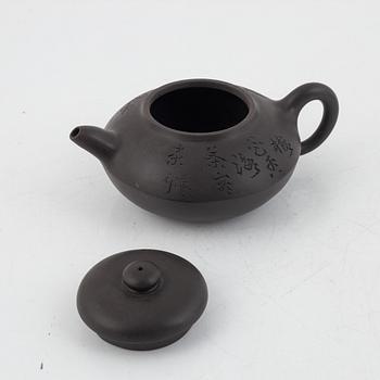 Two Chinese yixing teapots, 20th century.