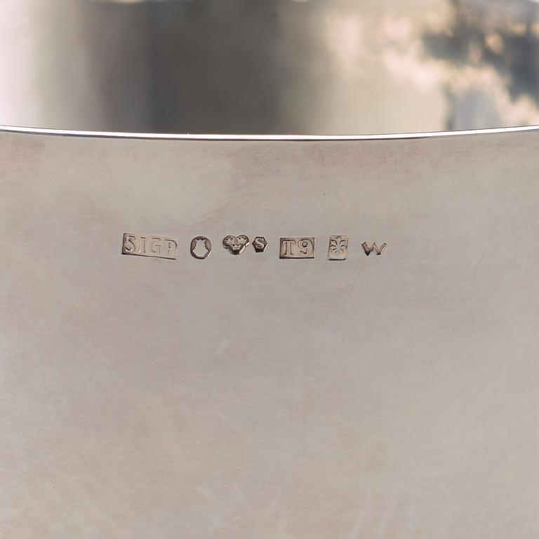 Sigurd Persson, a sterling bowl in two parts, executed by the silversmith Johann Wist, Stockholm 1969.