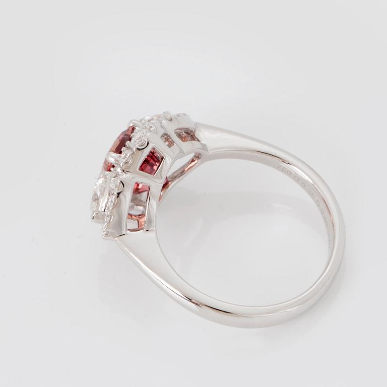 A RING set with an oval brilliant-cut padparadscha sapphire.