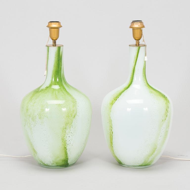 Tamara Aladin, pöytävalaisinpari, "Koralli" Riihimäen Lasi, Orno. Tuotannossa 1975-1976.