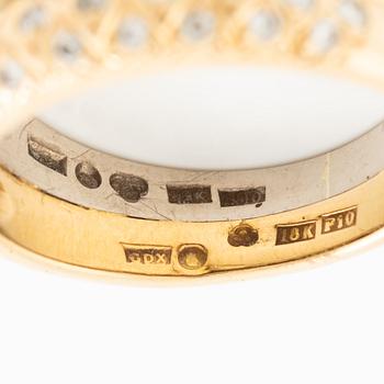 Ring 18K guld och vitguld med runda briljantslipade diamanter.