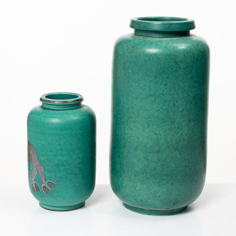 Wilhelm Kåge, vaser, 2 st, stengods, "Argenta", Gustavsberg, 1900-talets mitt.