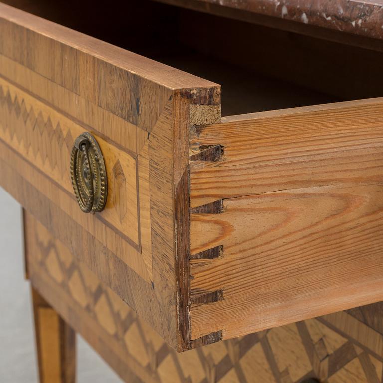 A CHEST OF DRAWERS, gustavian-style, first half of the 20th century.