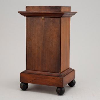 An Empire mantel clock, early 19th Century.