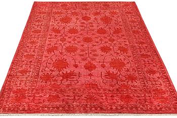 A Ziglar carpet a. 298 x 208 cm.