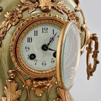 BORDSGARNITYR, Louis XV-stil, omkring 1900.