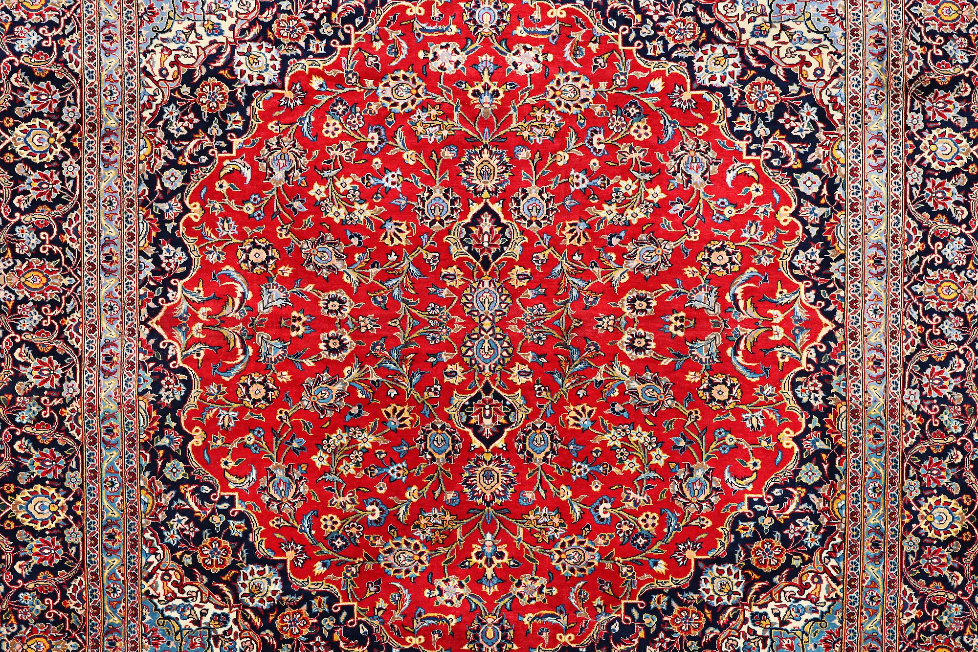 A carpet, Kashan, ca 273 x 270 cm.