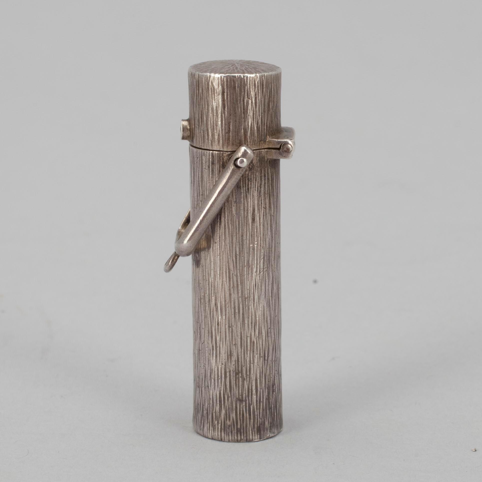 PARFYMFLAKONG, silver, Ryssland, S:t Petersburg ca 1900. Vikt 13,5 g.