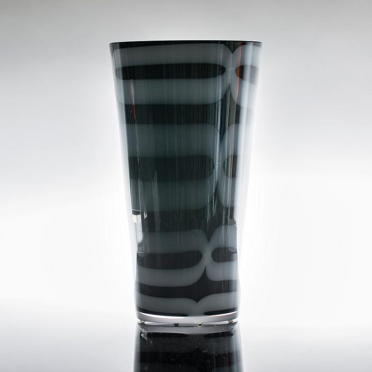 INGEGERD RÅMAN, vas, glas, signerad Orrefors Limited 2003 9032-88 Ingegerd Råman 7-70.
