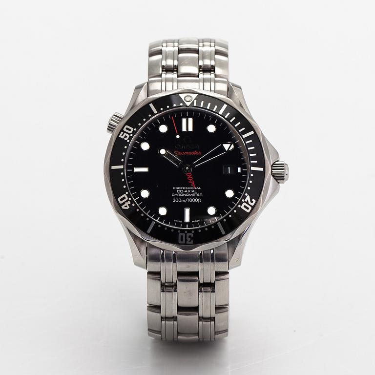 Omega, Seamaster, Diver, "James Bond", co-axial, 300m, rannekello, 41 mm.
