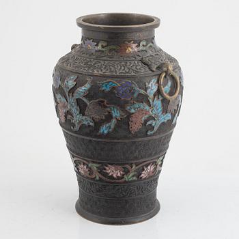 A Japanese cloisonné urn, 20th century.