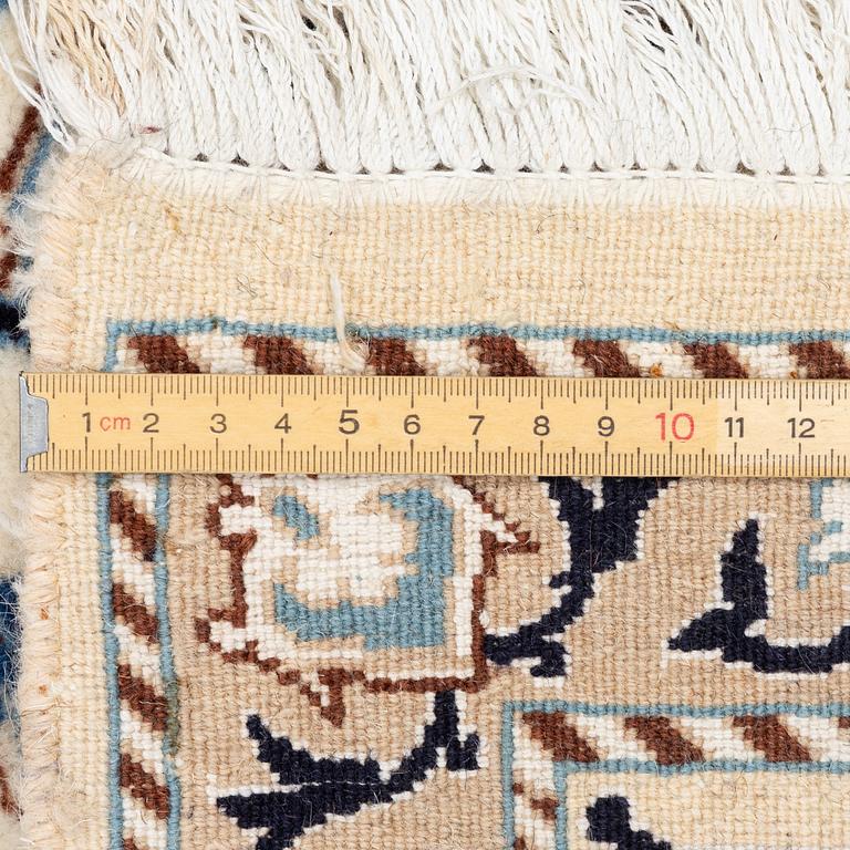 Carpet, Nain approx. 290 x 195 cm.