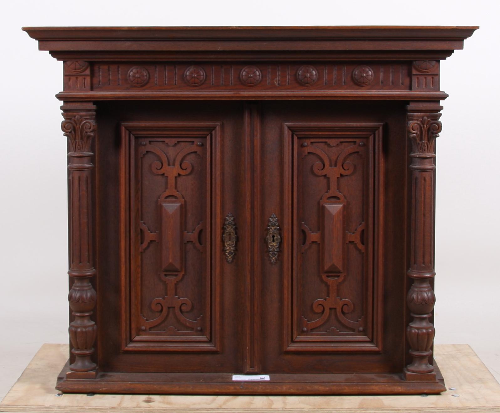 VÄGGSKÅP, nyrenässans, sent 1800-tal.